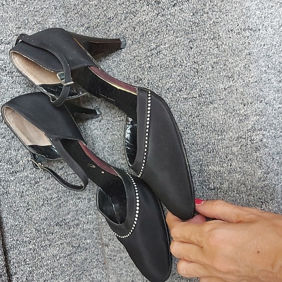 Rhinestone studded pumps - Picture 3 of 7